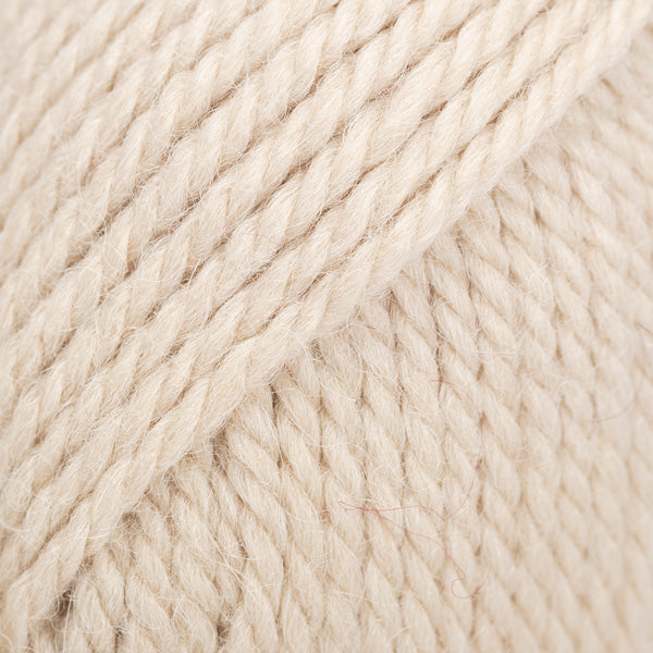 Close-up of light beige yarn 