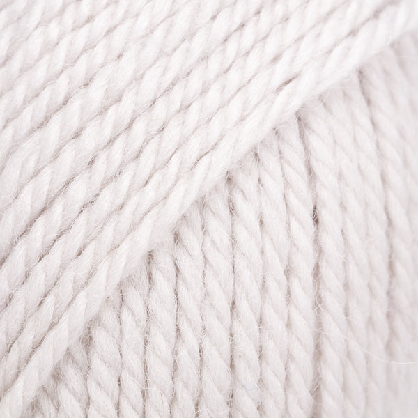 Close-up of off-white yarn 