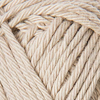 Close-up of pale beige yarn 