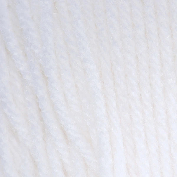 Close-up of white yarn 